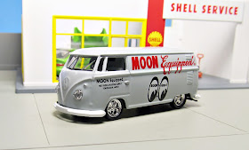 M2 Machines Mooneyes "Moon Equipped" 1960 VW Delivery Van