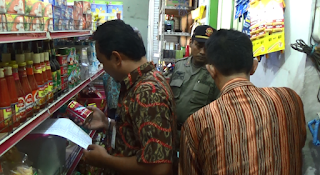 Sidak Toko Dan Swalayan, Masih Banyak Produk Ikan Kaleng Mengandung Cacing Di Jual