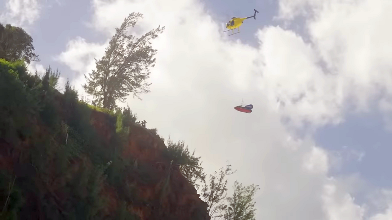 Helicopter rescues Jet Ski destroyed by Giant Waves