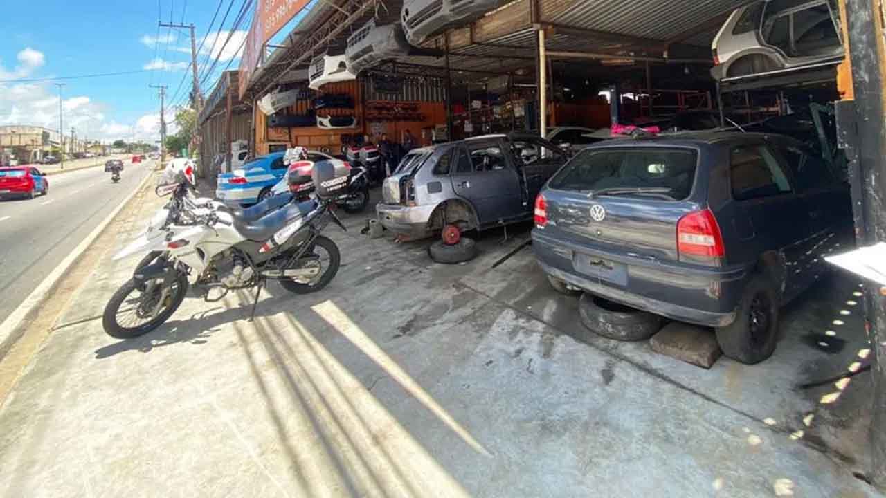 Operação interdita oito pontos irregulares de desmanche de veículos em Sorocaba