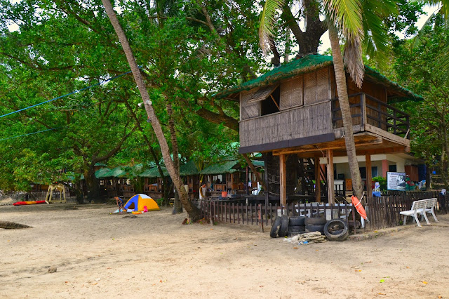 Munting Buhangin Beach Camp treehouse