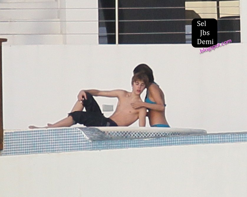 justin bieber and selena gomez kissing 2011. Selena Gomez And Justin Bieber