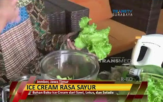 Menikmati Ice krim rasa coklat vanila atau lainya pasti sudah biasa. Tetapi bagaimana dengan ice cream rasa sayur? Nah sebuah komunitas ibu rumah tangga  di  Jember berinovasi membuat ice cream dengan bahan aneka jenis sayur mayur. Ice cream sayur ini ternyata juga lezat dan punya kandungan gizi  tinggi.  Ikuti berita dengan kemasan internasional berbahasa Indonesia dan breaking news berita terakhir dan live report CNN Indonesia di www.cnnindonesia.com dan channel CNN Indonesia di Transvision. Published on Mar 27, 2017.