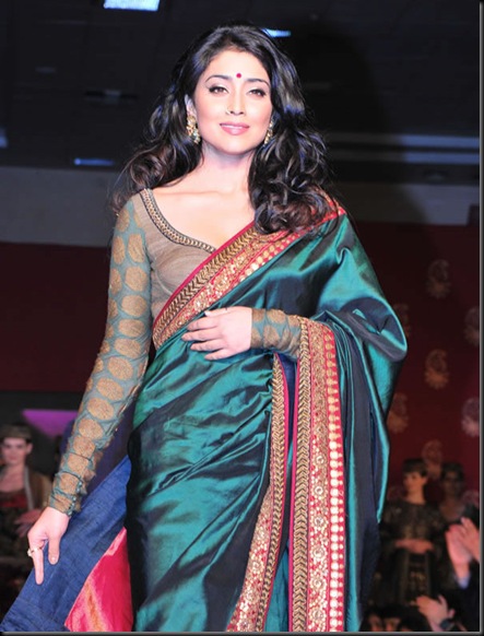 Shriya Saran Handloom Fashion Show Gallery