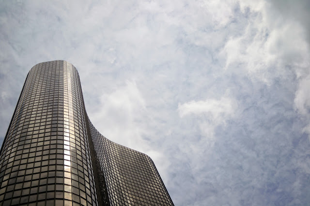 Lake Point Tower building in Chicago