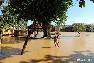 EL TIFÓN MOLAVE INUNDA HOI AN, VIETNAM