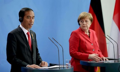 Indonesian President Joko Widodo with German Chancellor Angela Merkel.