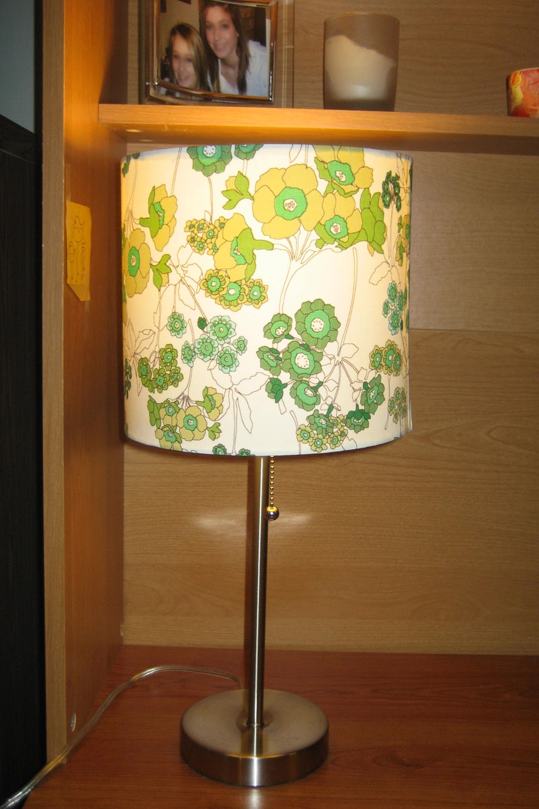 31 diy: Tutorial: How to recover a lampshade with fabric