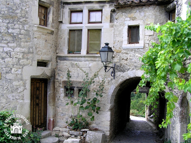 LE POET-LAVAL (26) - Village médiéval
