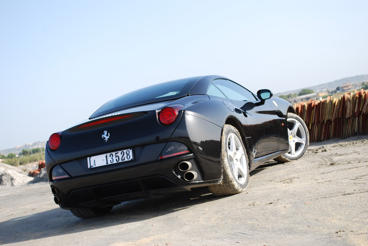 2010 Ferrari California roadster Wallpapers  Foto Gambar 