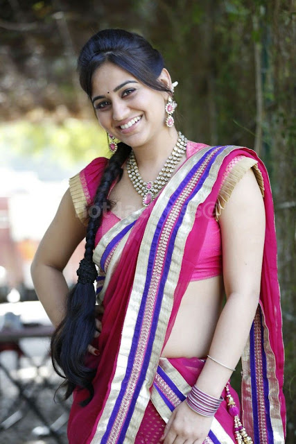 Tamil actress Aksha Latest navel pics in Saree