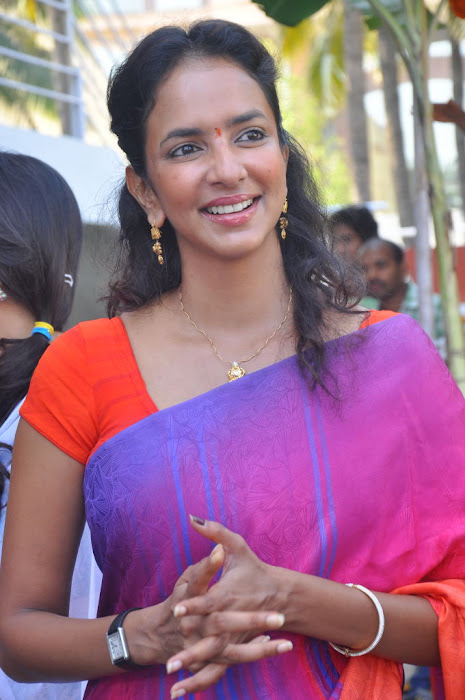 lakshmi prasanna saree @ routine love story movie opening glamour  images