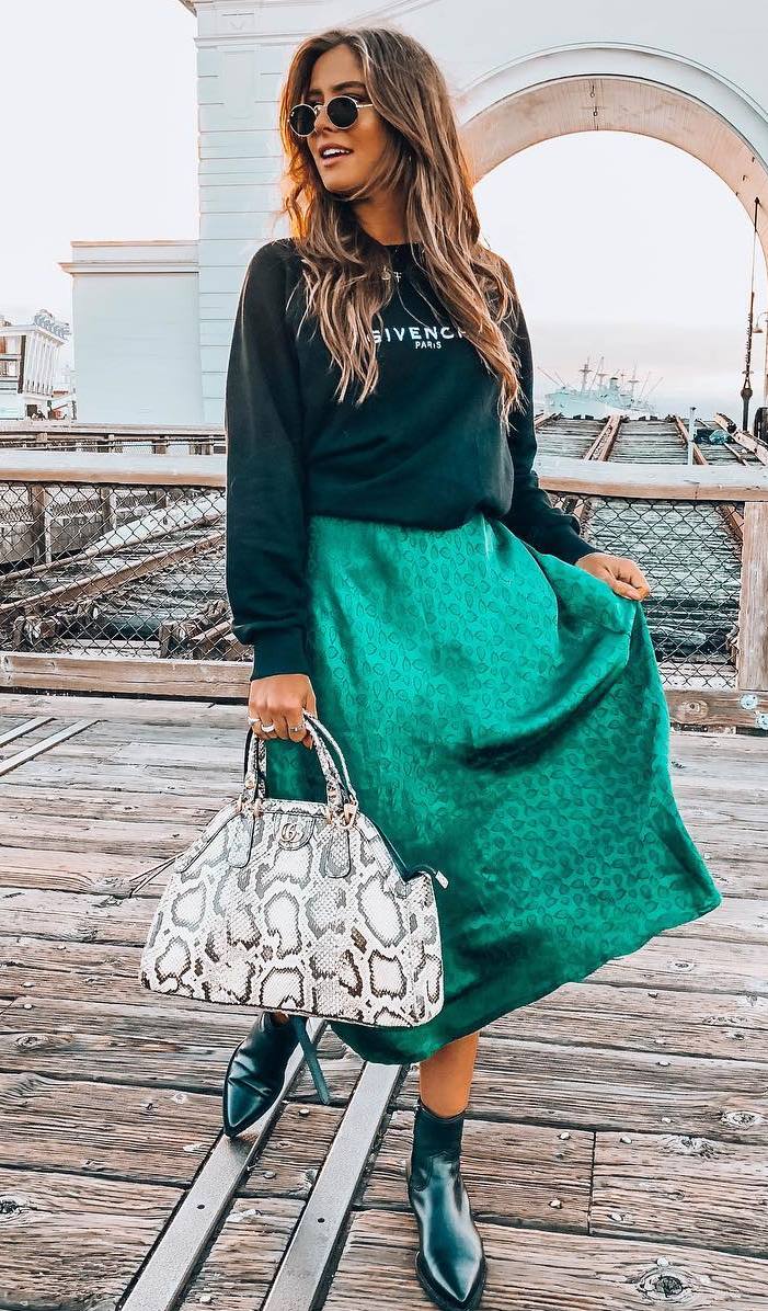 fall fashion trends_snake bag + boots + printed sweatshirt + green midi skirt