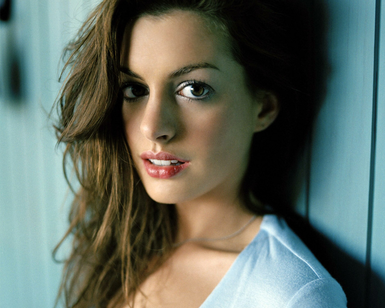 anne hathaway hair