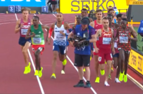Cameraman on track interrupts 3000m steeplechase at World Championships, 7/18/2022