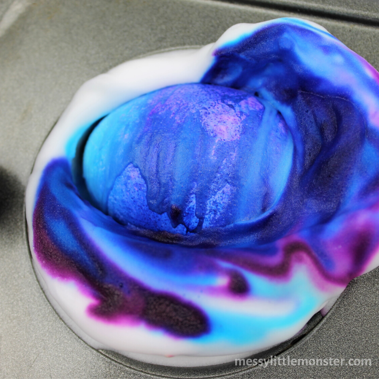 Dying eggs with shaving cream 