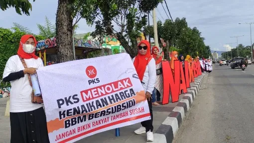 Kader PKS se Kota Padang Gelar Aksi Flashmob Tolak Kenaikan Harga BBM Bersubsidi: Jangan Bikin Rakyat Tambah Susah