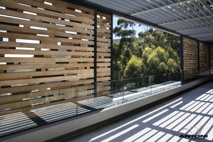 Shade wall in Head Road 1843 by Antoni Associates