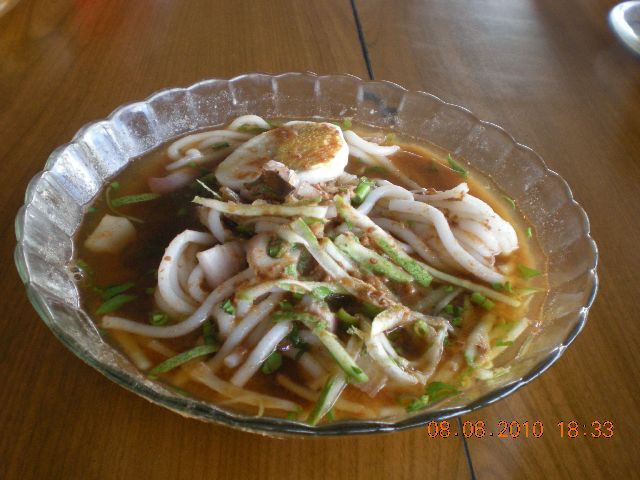 Laksa Perlis is similar to Penang Laksa but differs in garnishing used such 