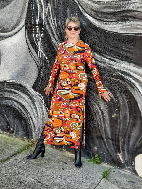 PRINTED MIDI DRESS - TRIBUTE TO THE 70'S