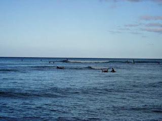 ハワイ オアフ島 ワイキキビーチのサーフィン