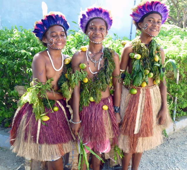 Papua New Guinea Women Traditional Dress