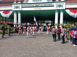 Personel Polresta Yogyakarta Berikan Pengamanan Pada Kegiatan Grebeg Besar Kraton Yogyakarta