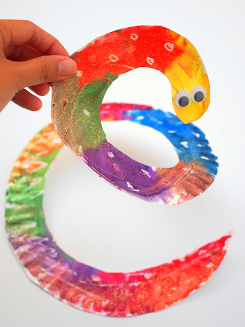 Paper Plate Snakes- Easy and beautiful Preschool art idea