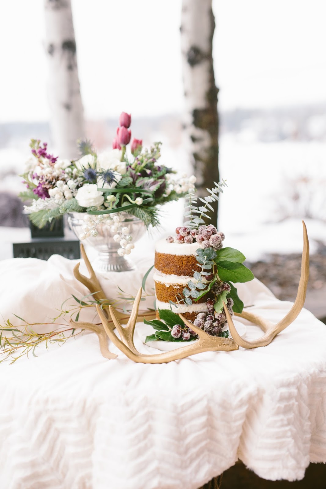 Winter wedding cake / Photography by Dina Remi