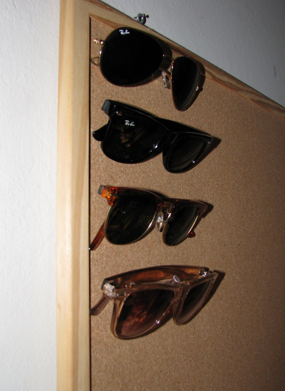 Squiggles & Scribbles: DIY: Sunglasses Display