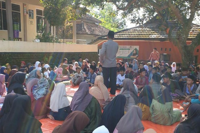 Polsek Cibatu Edukasi ke Pelajar, Cegah Kenalakan Remaja