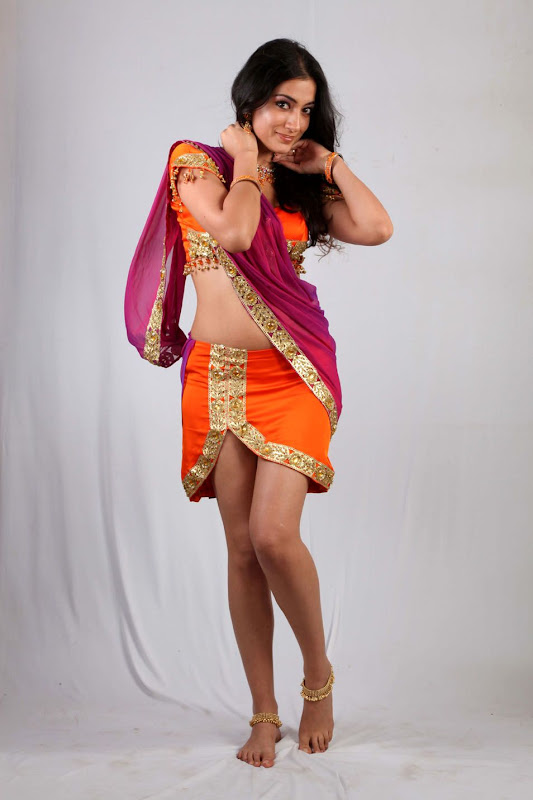 Actress Sumit Kaur Atwal Hot HQ Photos Photoshoot images
