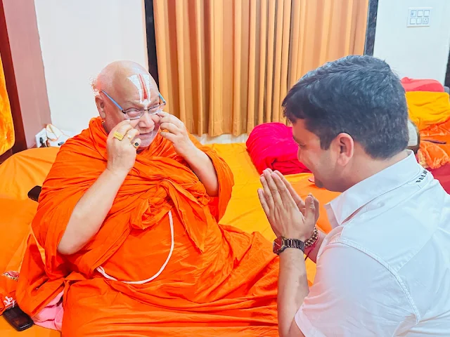 Businessman Puneet Parik receiving blessings from Swami Rambhadracharya at Tulsi Peeth.
