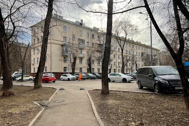 улица Руставели, дворы, жилой дом 1956 года постройки