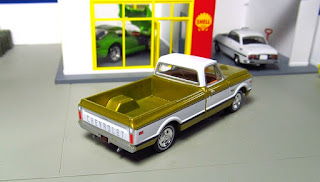 Greenlight 1970 Chevrolet C-10 gold