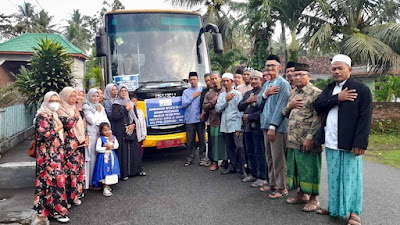 Majelis Hidayatul Ahyar Al-Qodiri PPWI Jembrana Lakukan Wisata Religi ke Jawa Timur
