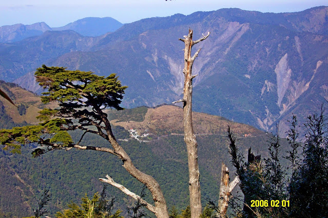 往塔關山