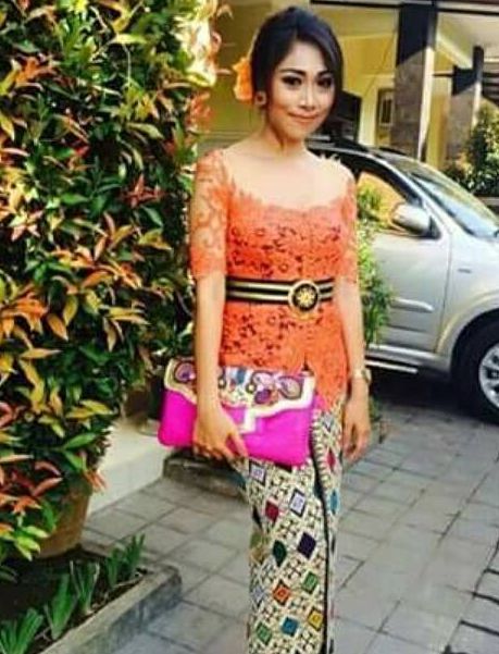 22 model kebaya  bali  modern  untuk wisuda  simpel unik 