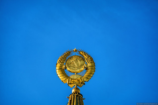 Позолоченный герб СССР