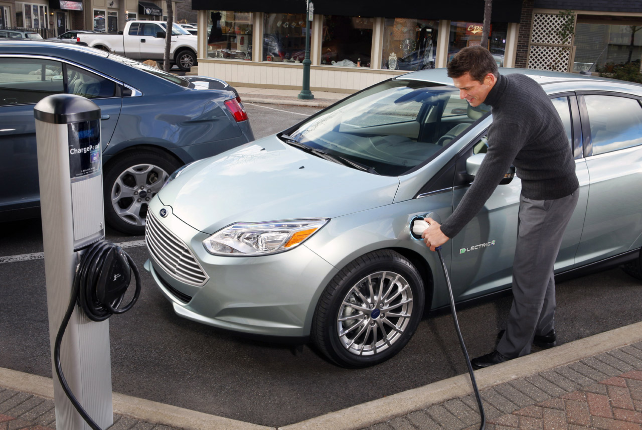 New Hybrid Car Ford Focus Electric