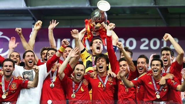 Selebrasi Timnas Spanyol usai mencukur Italia 4-0 di final Euro 2012