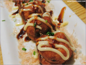 Takoyaki $7 en Gyu-Kaku Japanese BBQ Times Square, Nueva York 