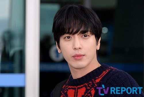 Yonghwa de CNBLUE investigado por tráfico de influencias en FNC Entertainment