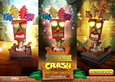 La Fist 4 Figure ci propone da Crash Bandicoot la Maschera Aku aku Life Size