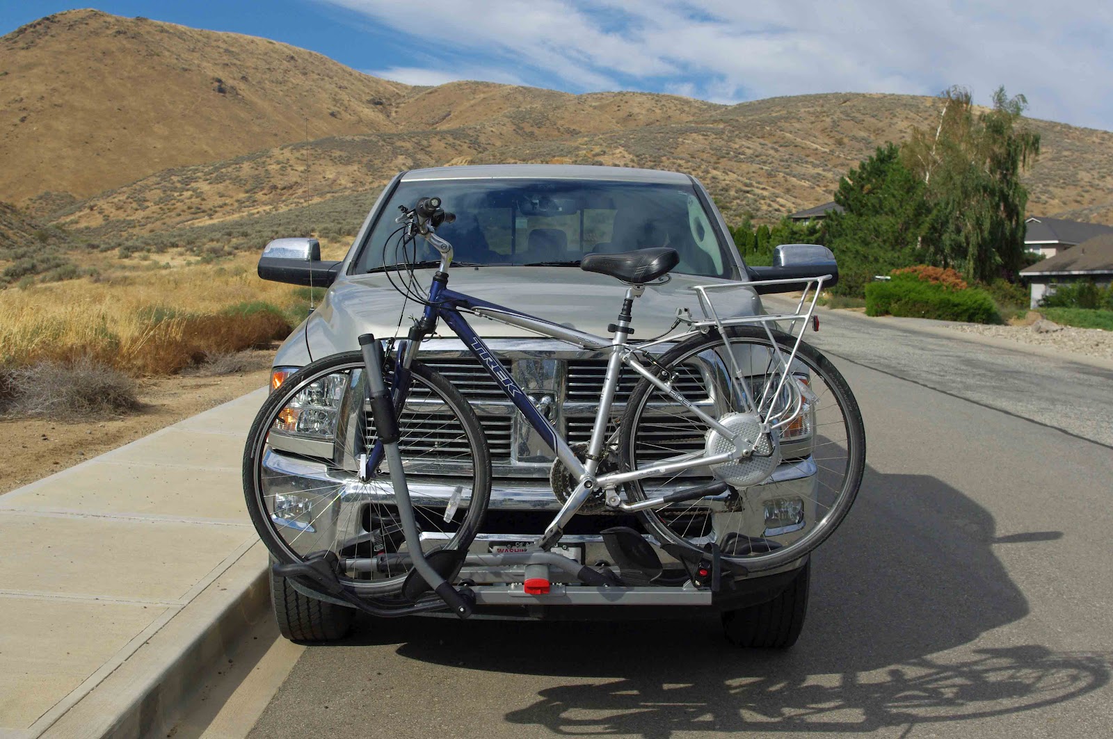 usbackroads™: usbackroads product-Yakima HoldUp Bike Rack - Yakima Rack With Bike Front
