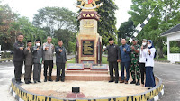 Dawam Resmikan Monumen Pancasila Di DPRD Lampung Timur