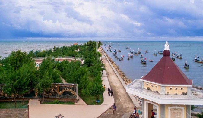 Pesona Keindahan Wisata Pantai Boom di Tuban  Daftar 