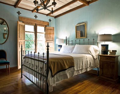 Decorating-Bedroom-Spanish-Style.jpg