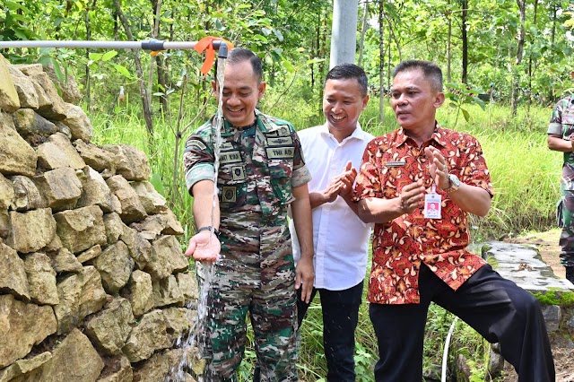 Dandim 0726/Sukoharjo serahkan Sumur Bor di dk. Tritis, Desa Kamal Kec. Bulu untuk kesejahteraan Masyarakat dan petani Porang.