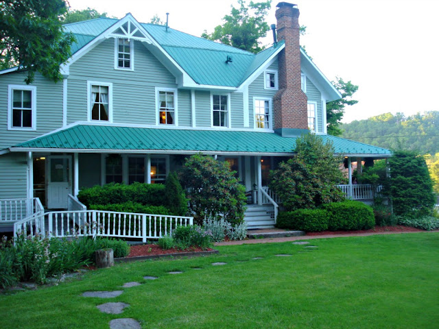 Mast Farm Inn, beautiful b and b in Valle Crucis. Photo by Leigh Hines 